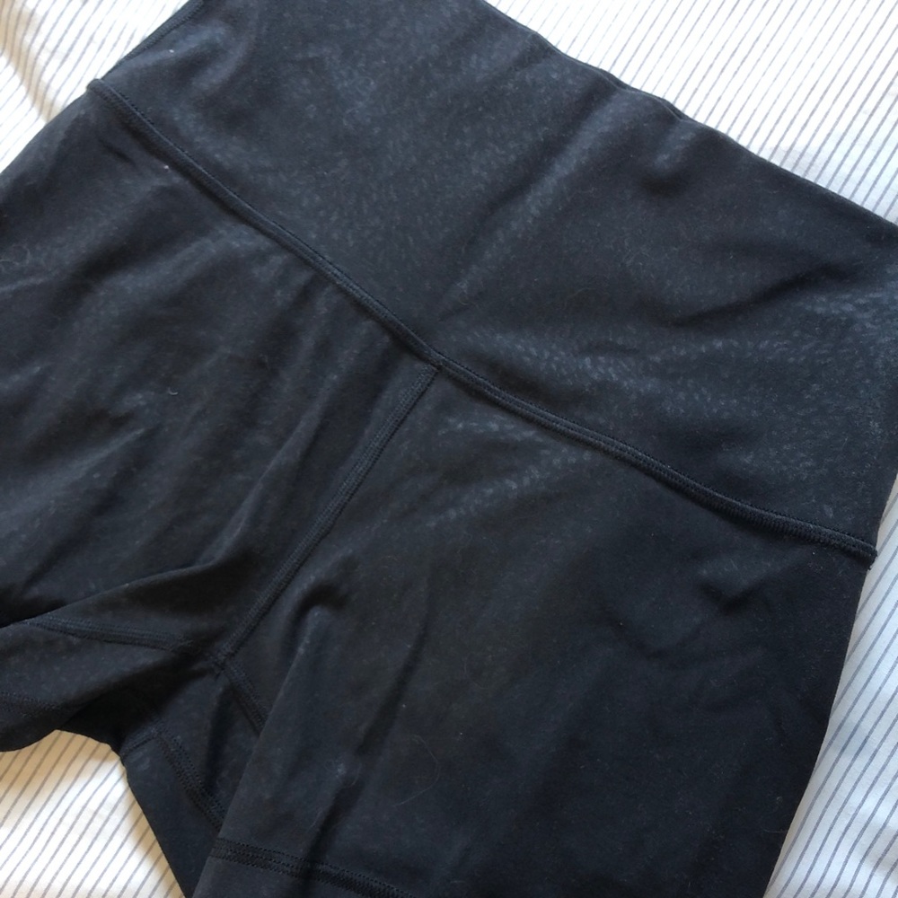 Lululemon black emboss align shorts 4” size 6